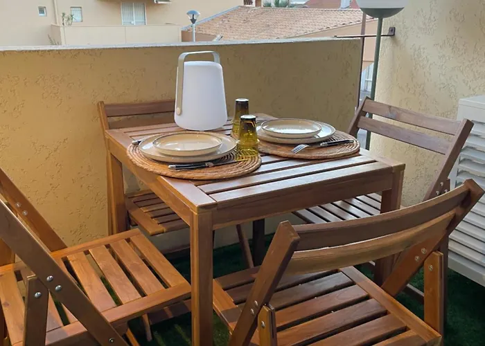 Au Coeur De Ste Max, La Terracota 4 Pers Avec Parking Apartment